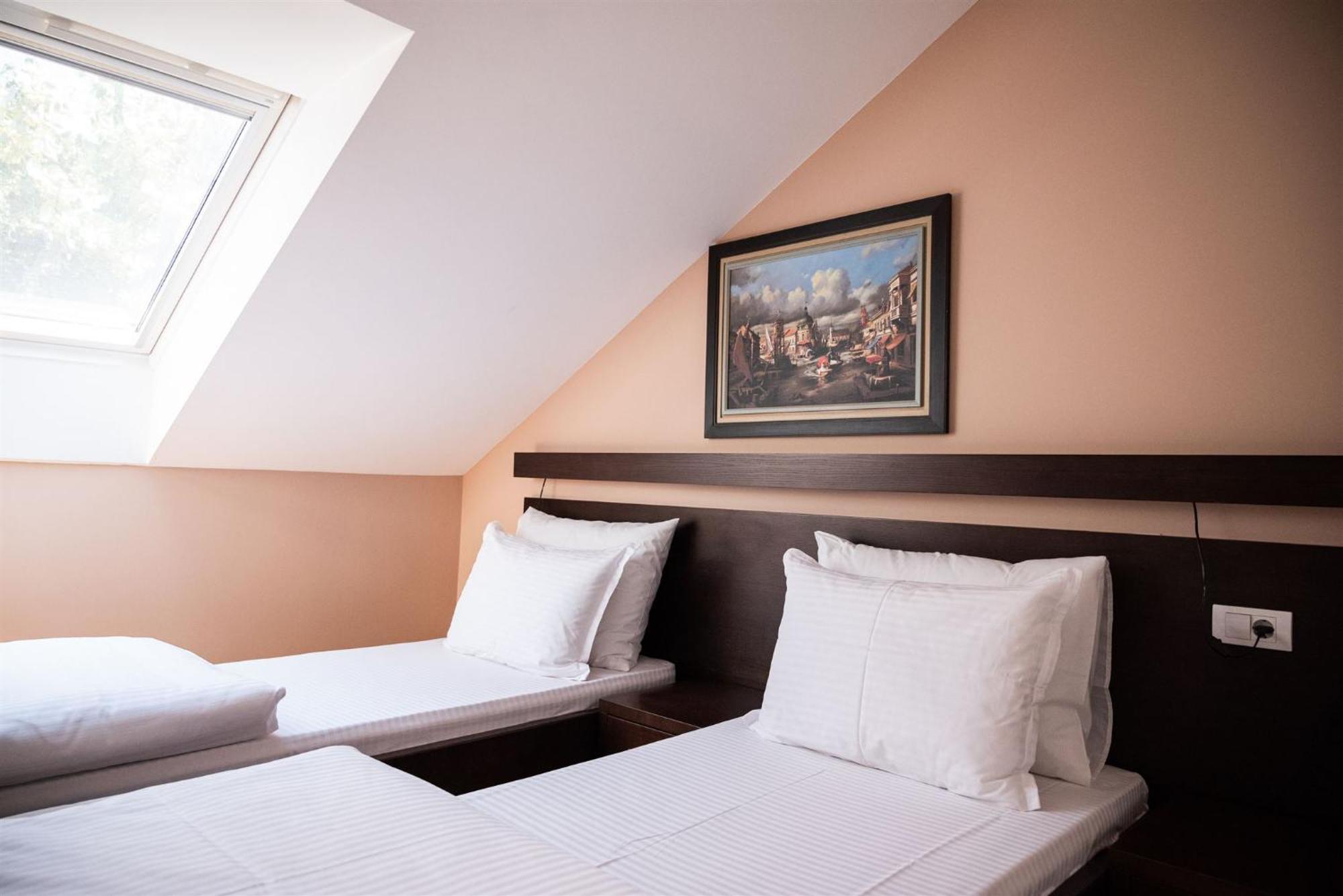 Atrium Bed & Breakfast Sremska Mitrovica Dış mekan fotoğraf