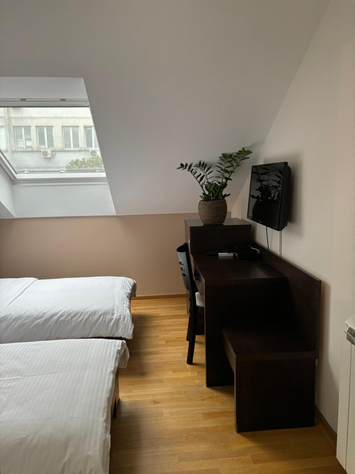 Atrium Bed & Breakfast Sremska Mitrovica Dış mekan fotoğraf