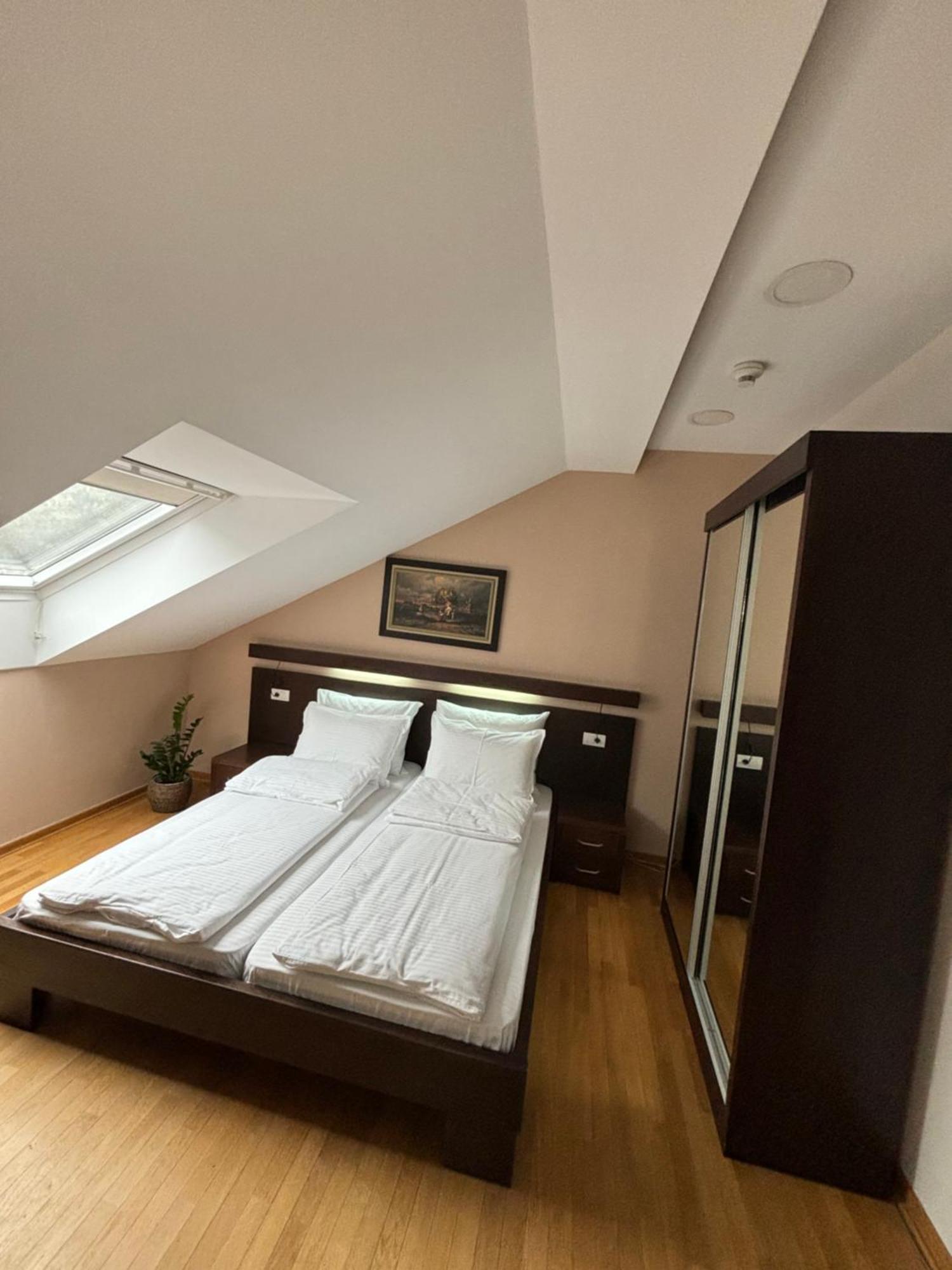 Atrium Bed & Breakfast Sremska Mitrovica Dış mekan fotoğraf