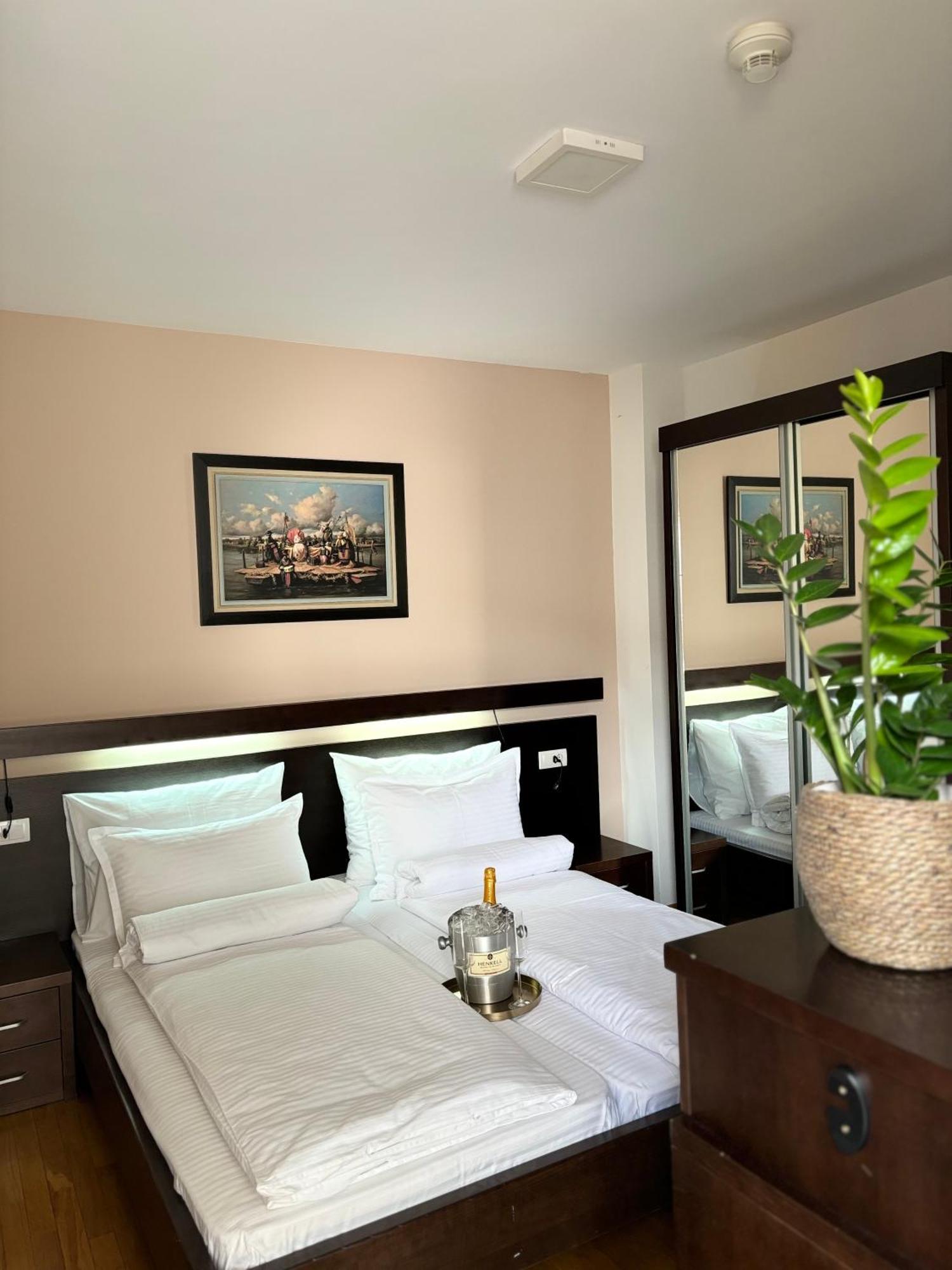 Atrium Bed & Breakfast Sremska Mitrovica Dış mekan fotoğraf