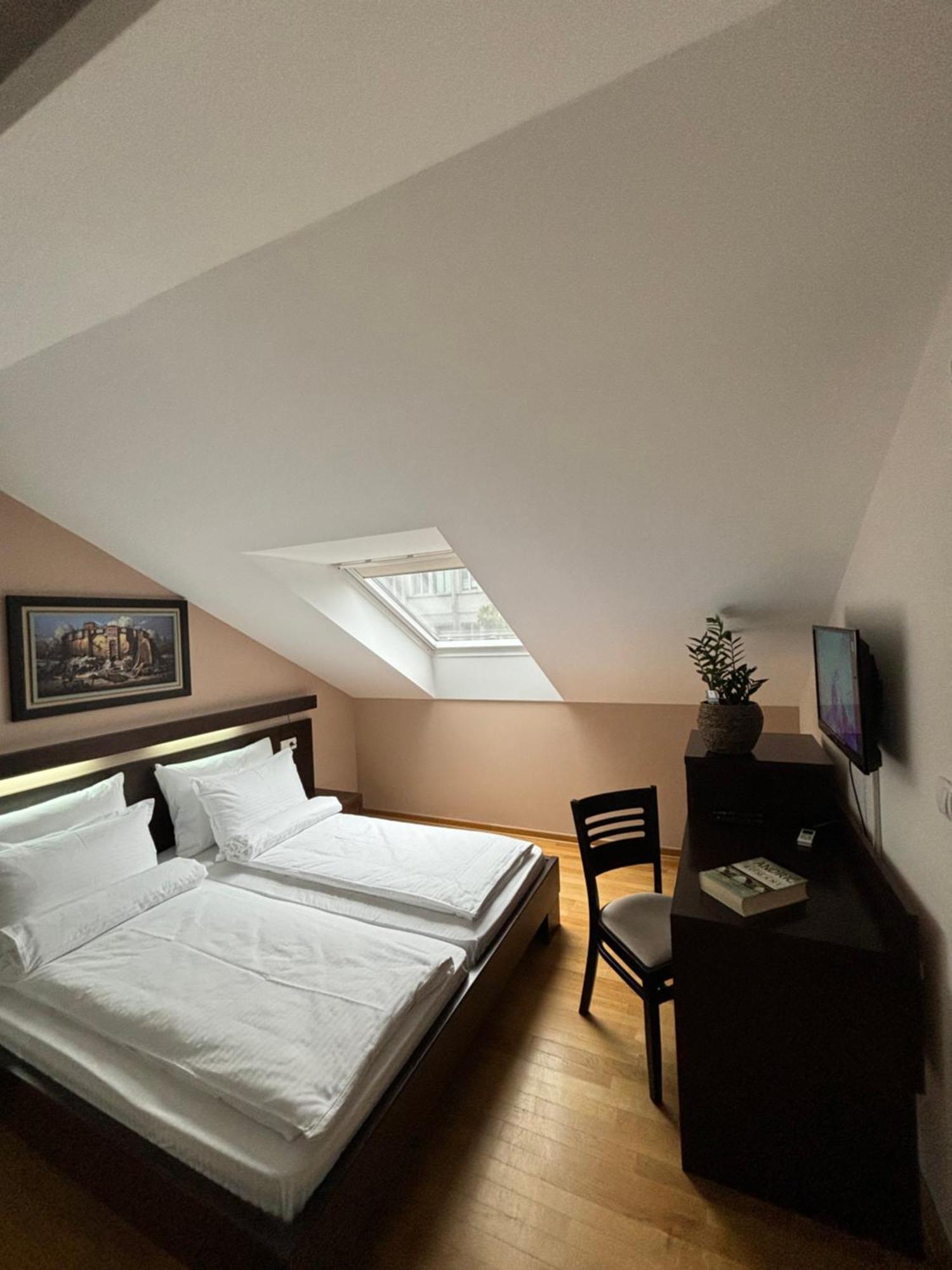 Atrium Bed & Breakfast Sremska Mitrovica Dış mekan fotoğraf